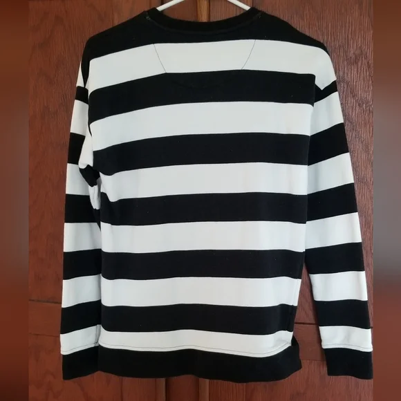 Van's Peanuts by Schultz Snoopy sweatshirt. Adult Small. Black, White & Red. - Picture 2 of 6